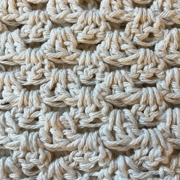 White hand made crochet skirt (can be worn as a beach coverup or as a skirt) - Picture 2 of 3